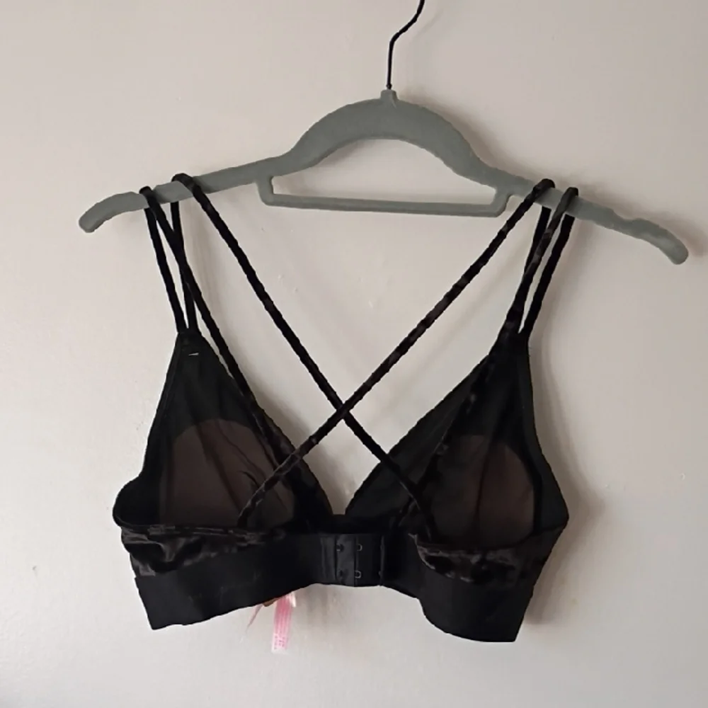 Victorias Secret Elegant Black Velvet Bra with Criss Cross Straps womens small - Picture 3 of 4